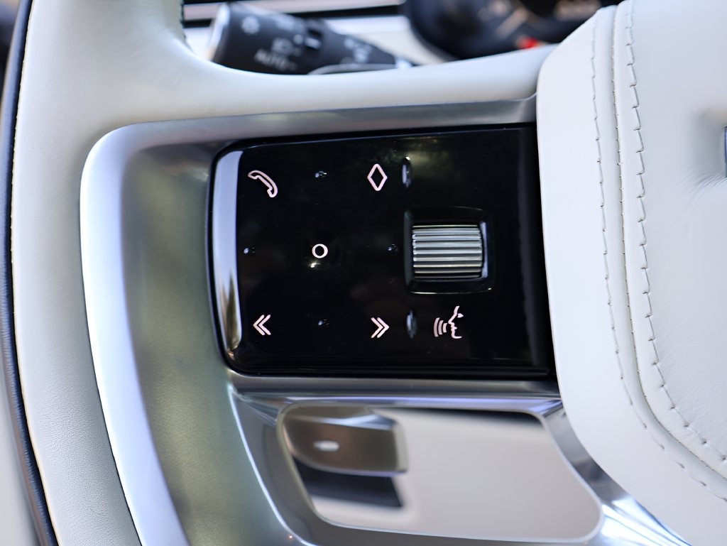 Used 2023 Batumi Gold Premium Metallic Land Rover SE image 37