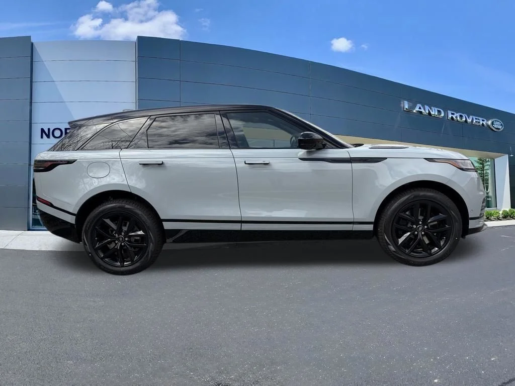 New 2026 Arroios Grey Land Rover Dynamic SE image 4