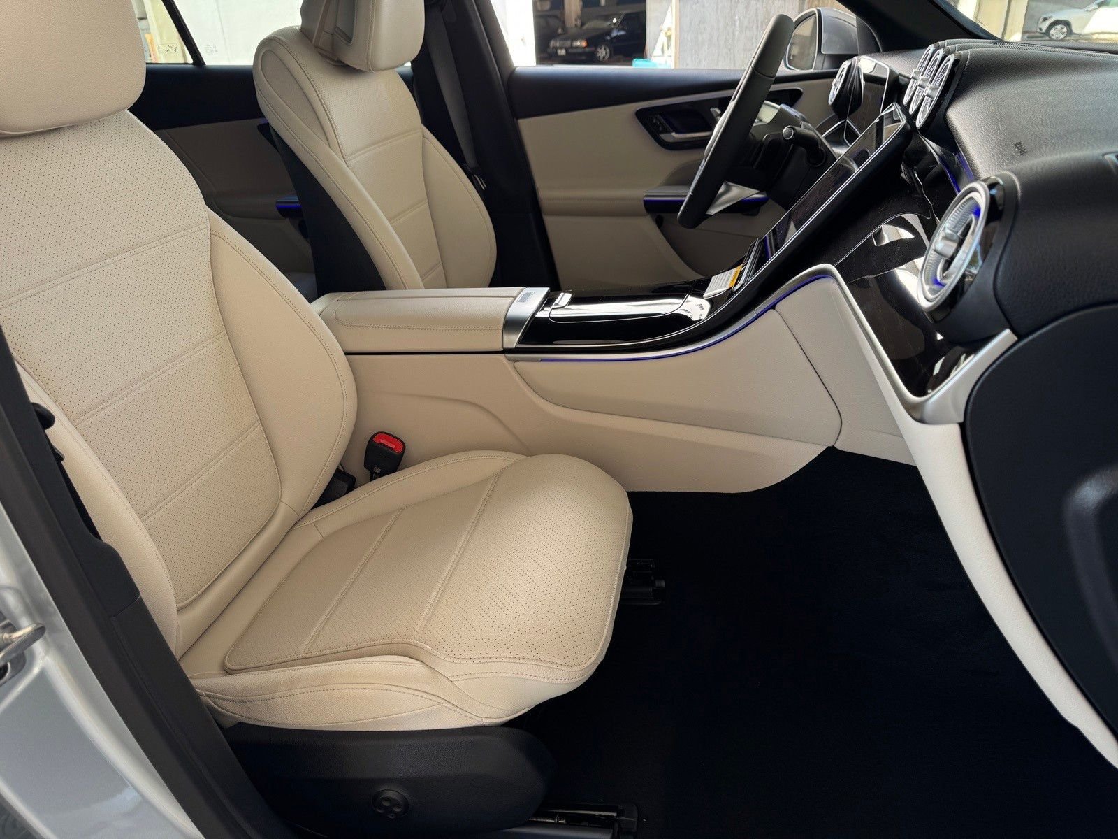 New 2026 Cirrus Silver Metallic Mercedes-Benz GLC 300 image 16