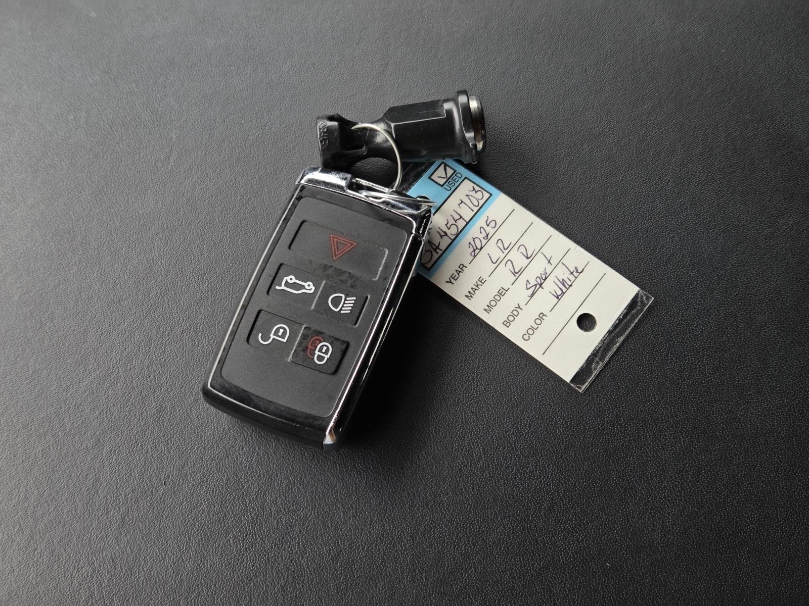 Used 2025 Fuji White Land Rover SE image 42