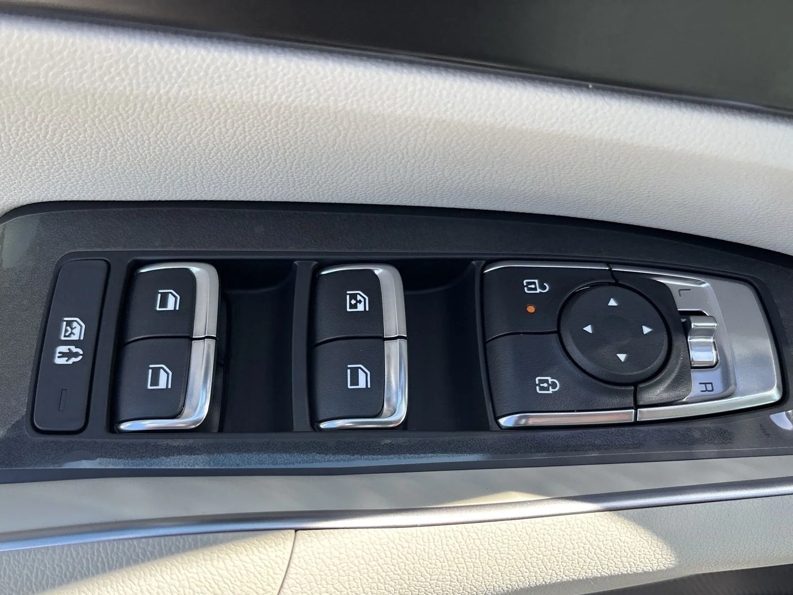 New 2026 Snow White Pearl Kia EX image 17