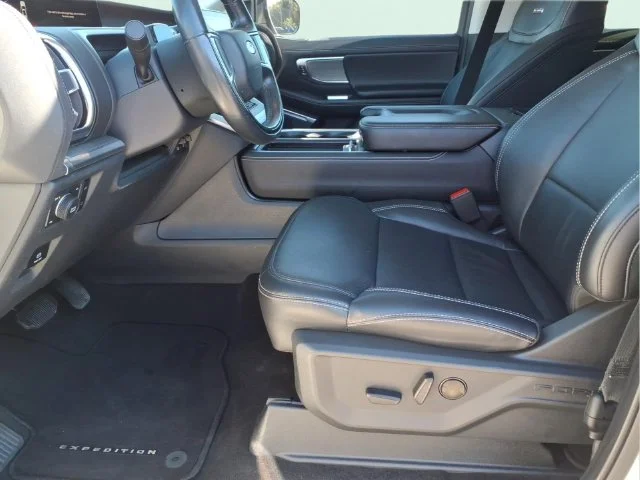 Used 2025 White Ford Platinum image 14