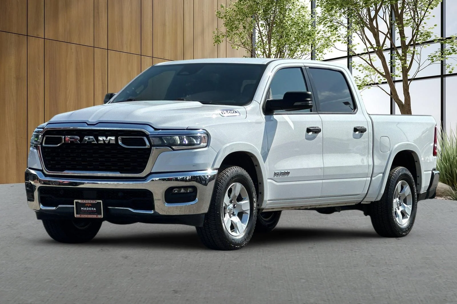 Used 2025 White Ram Big Horn/Lone Star image 8