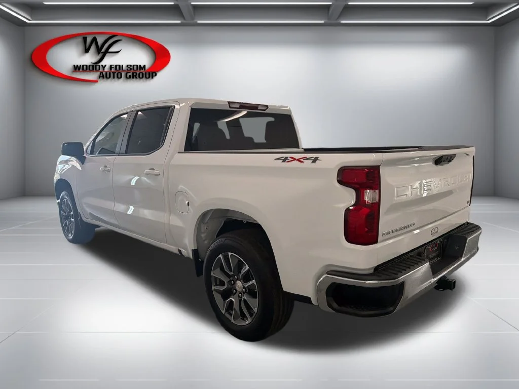 New 2026 Summit White Chevrolet LT (2FL) image 8