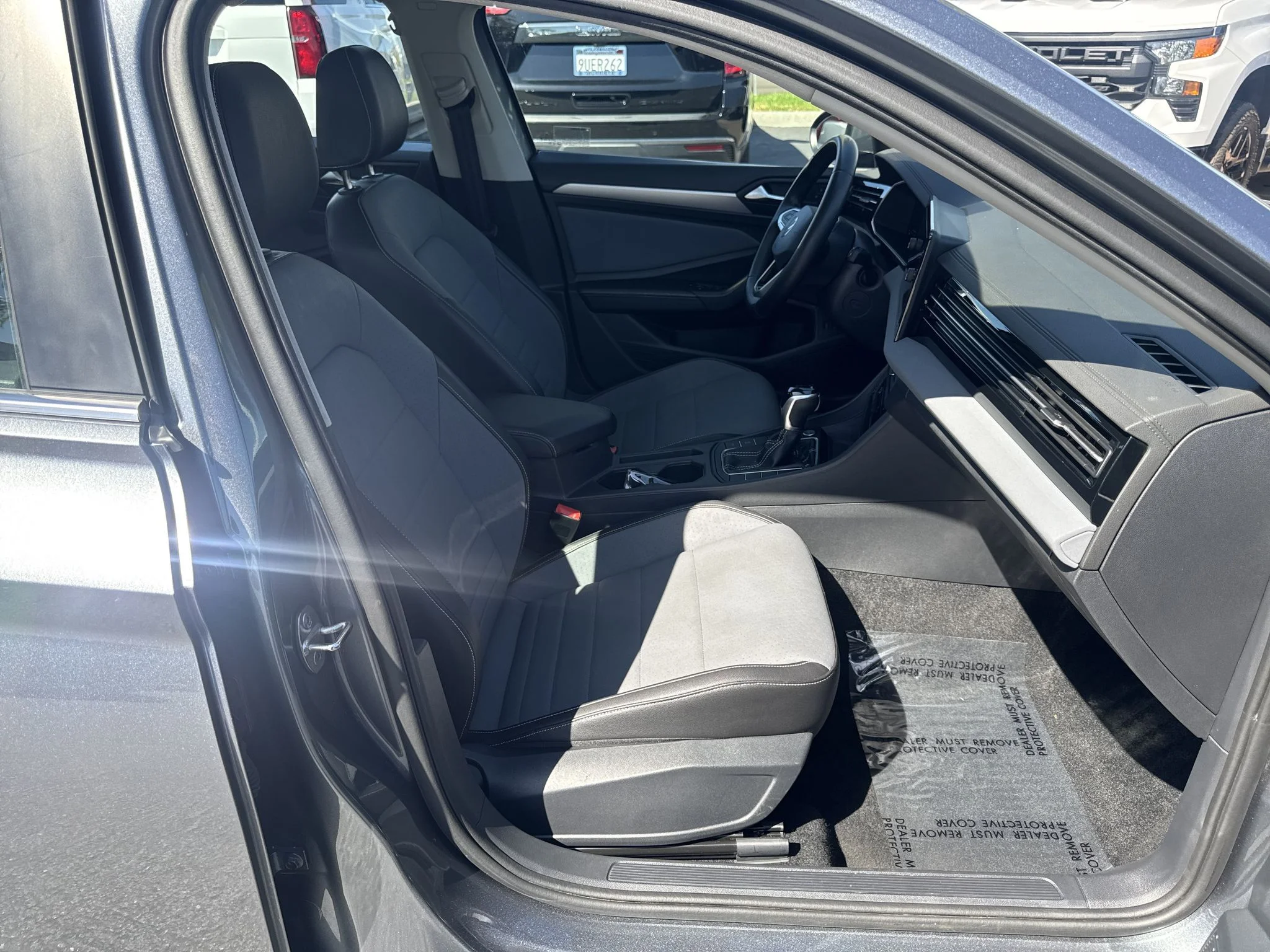 Certified Used 2025 Platinum Gray Metallic Volkswagen SE image 31