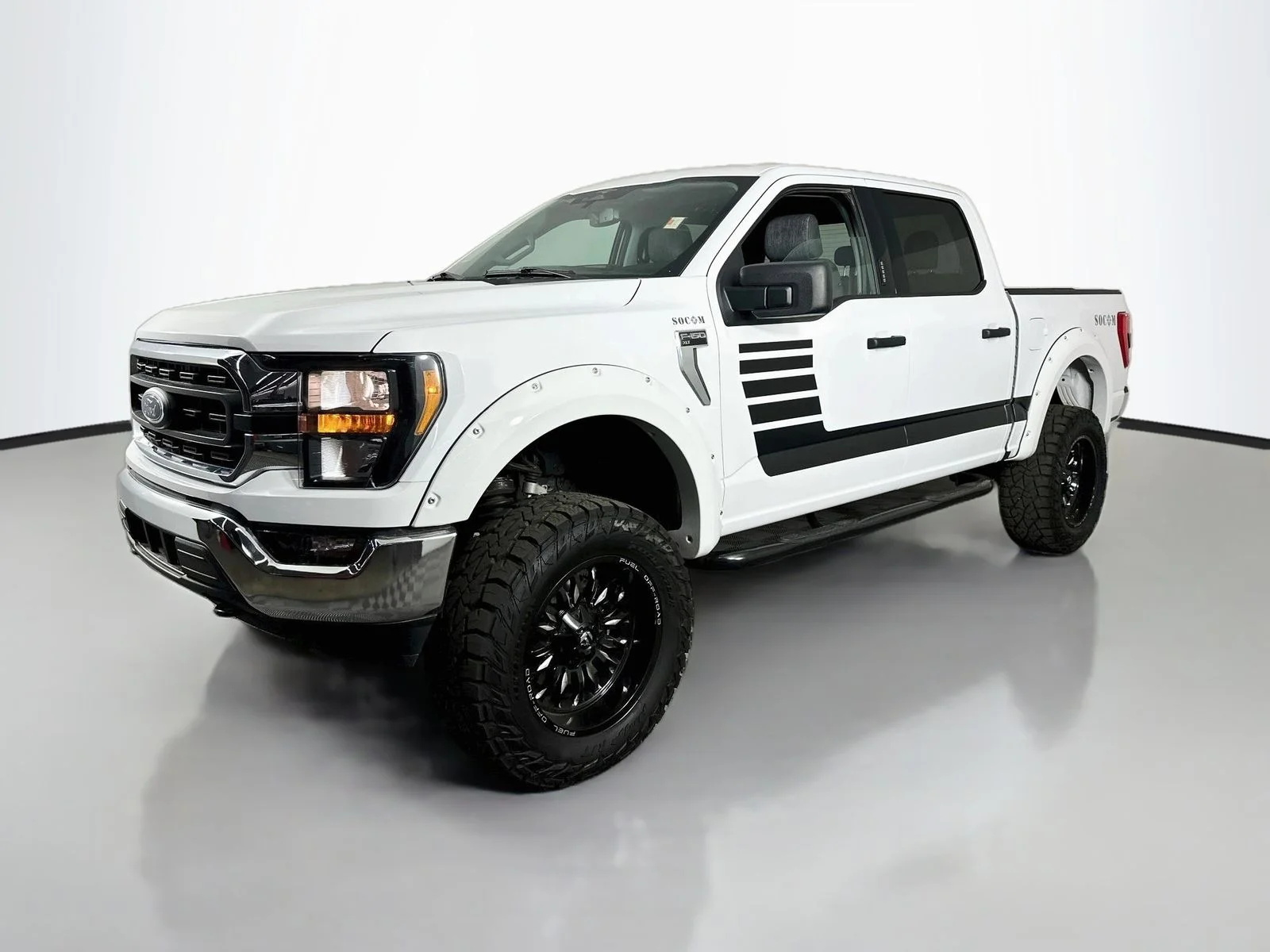 Used 2023 White Ford XLT image 4