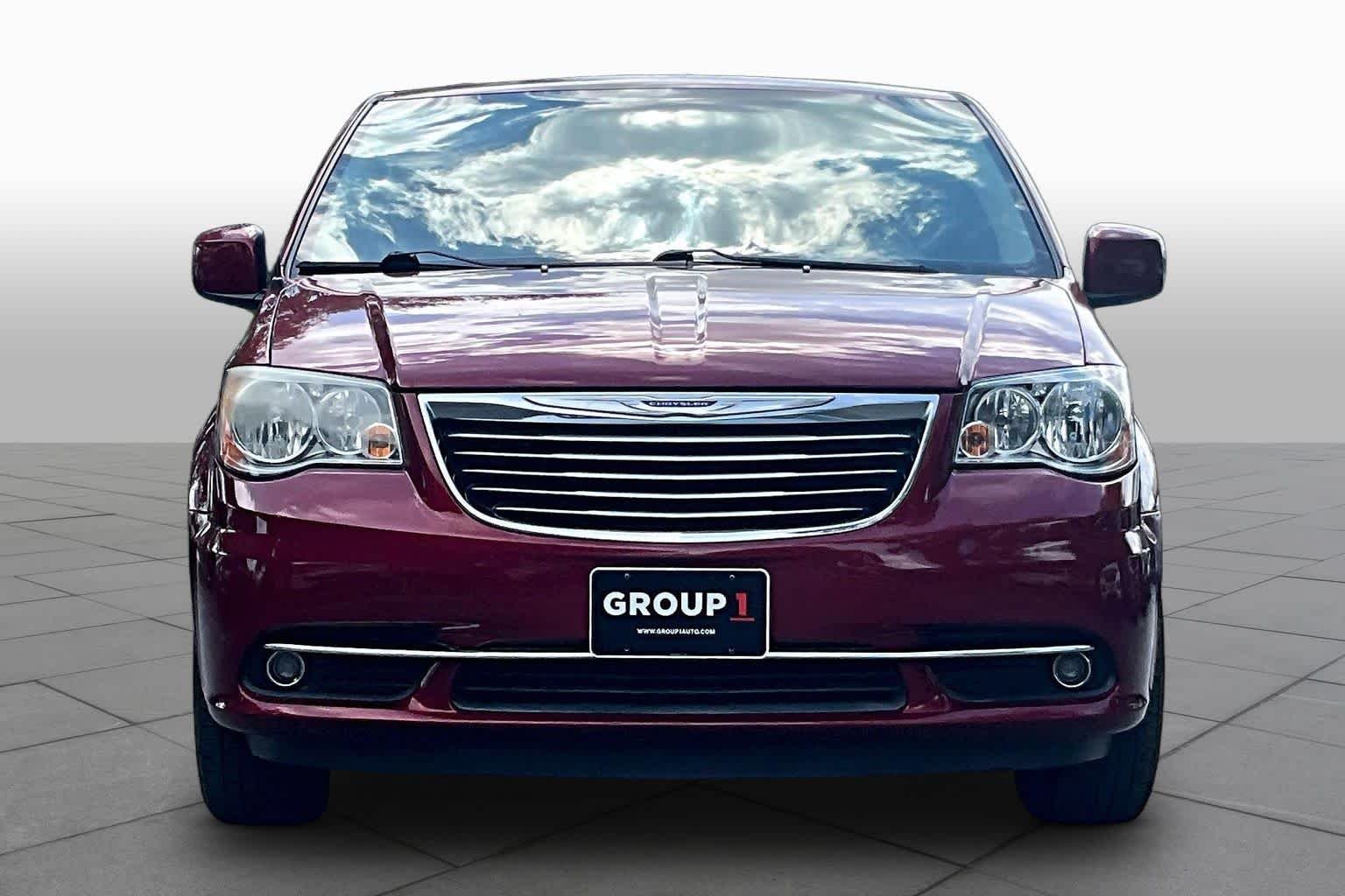 Used 2016 Deep Cherry Red Crystal Pearlcoat Chrysler Touring image 4