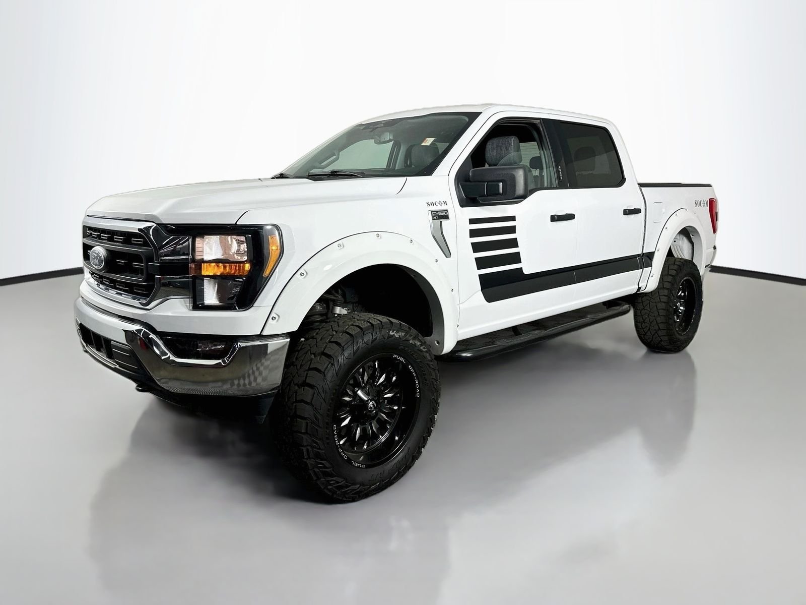 Used 2023 White Ford XL image 4