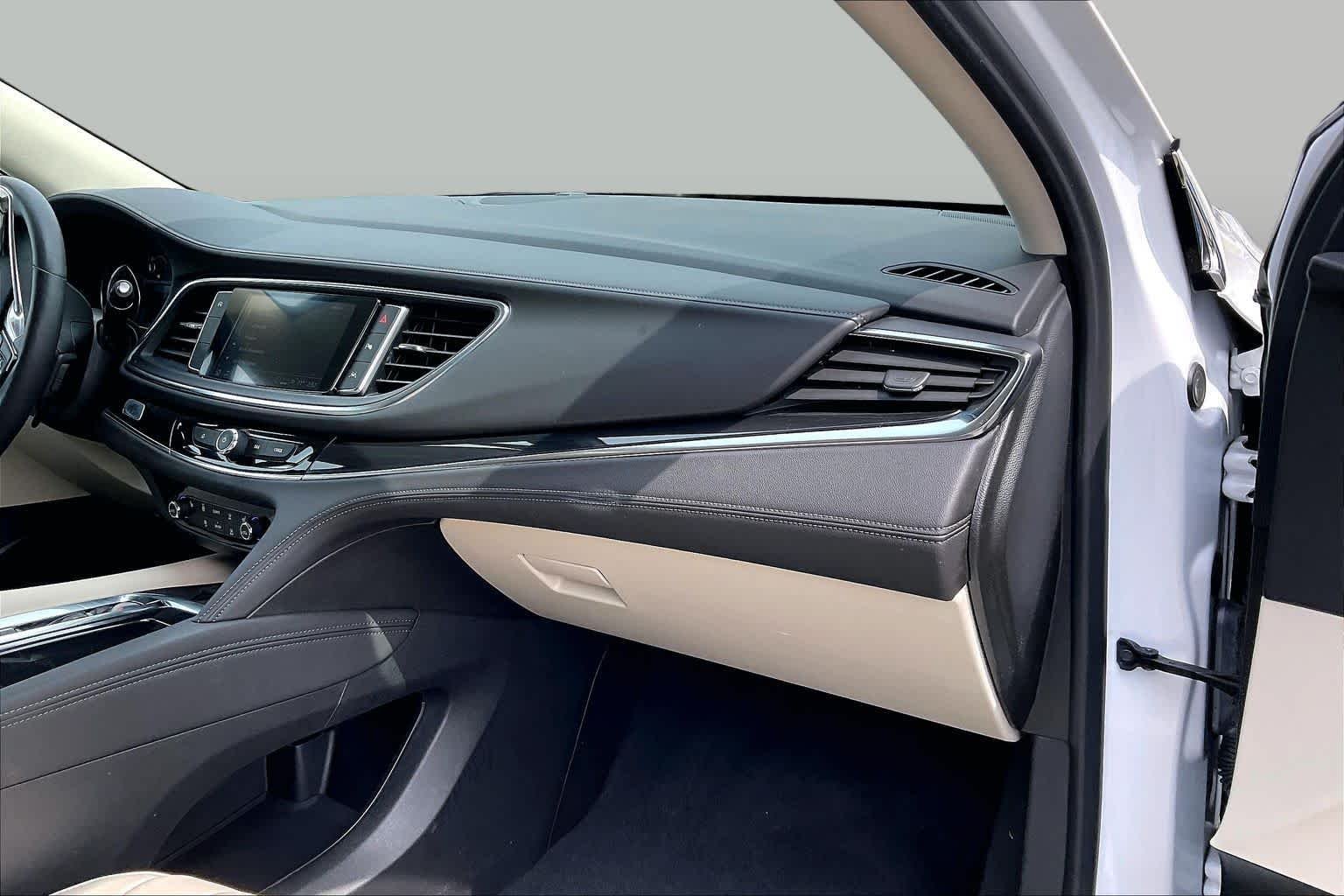 Used 2024 White Frost Tricoat Buick Essence image 33