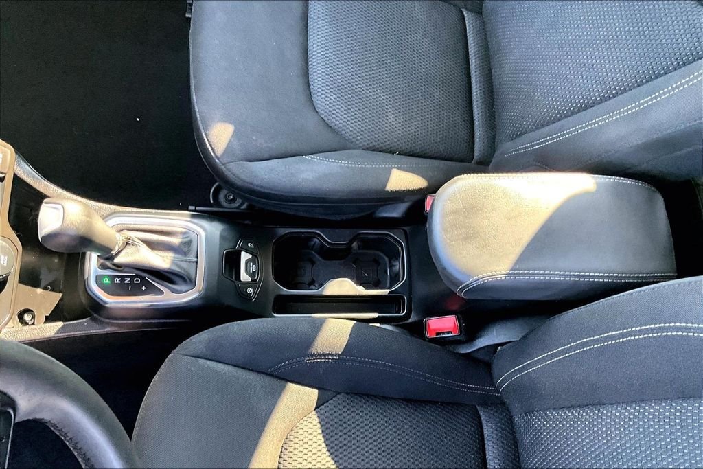Used 2023 Red Jeep Altitude image 17