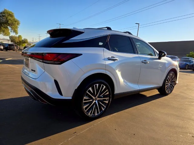 New 2026 Eminent White Pearl Lexus PREMIUM PLUS image 3