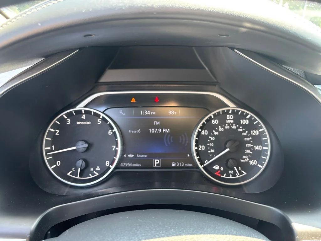 Used 2020 Gray Nissan S image 10