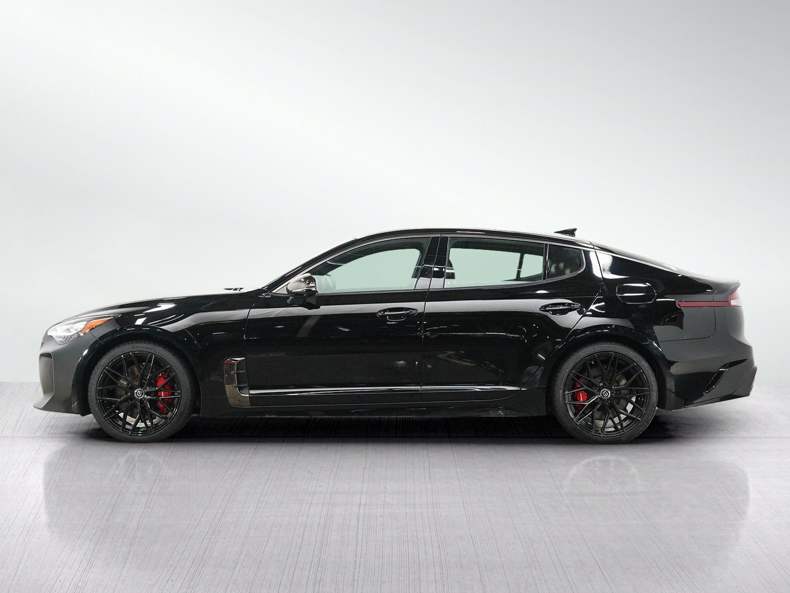 Used 2022 Kia Stinger GT Elite with VIN KNAE55LC9N6110766 for sale in White Bear Lake, Minnesota