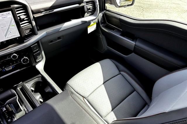 New 2025 Star White Metallic Tri-Coat Ford LARIAT image 22