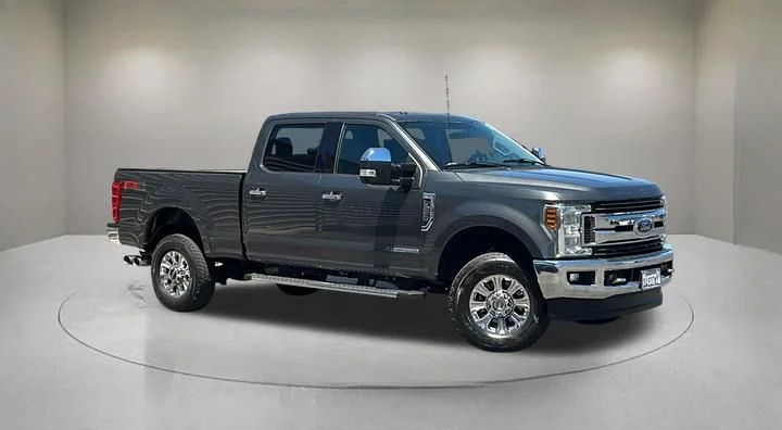2018 Ford F-250 XLT 4x4 Crew Cab 6-3/4' Box's photo