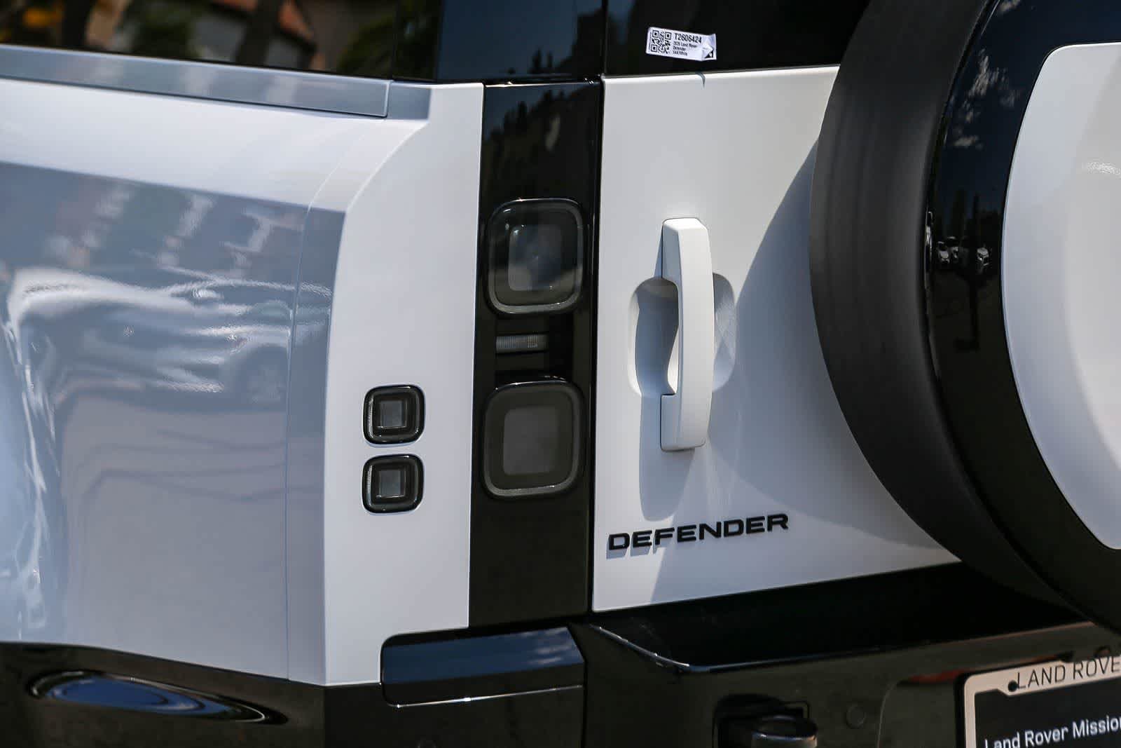 New 2026 Fuji White Land Rover X-Dynamic SE image 7