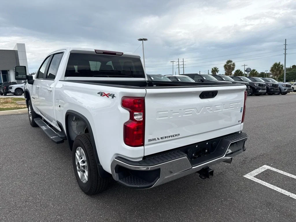 Used 2025 White Chevrolet LT image 3