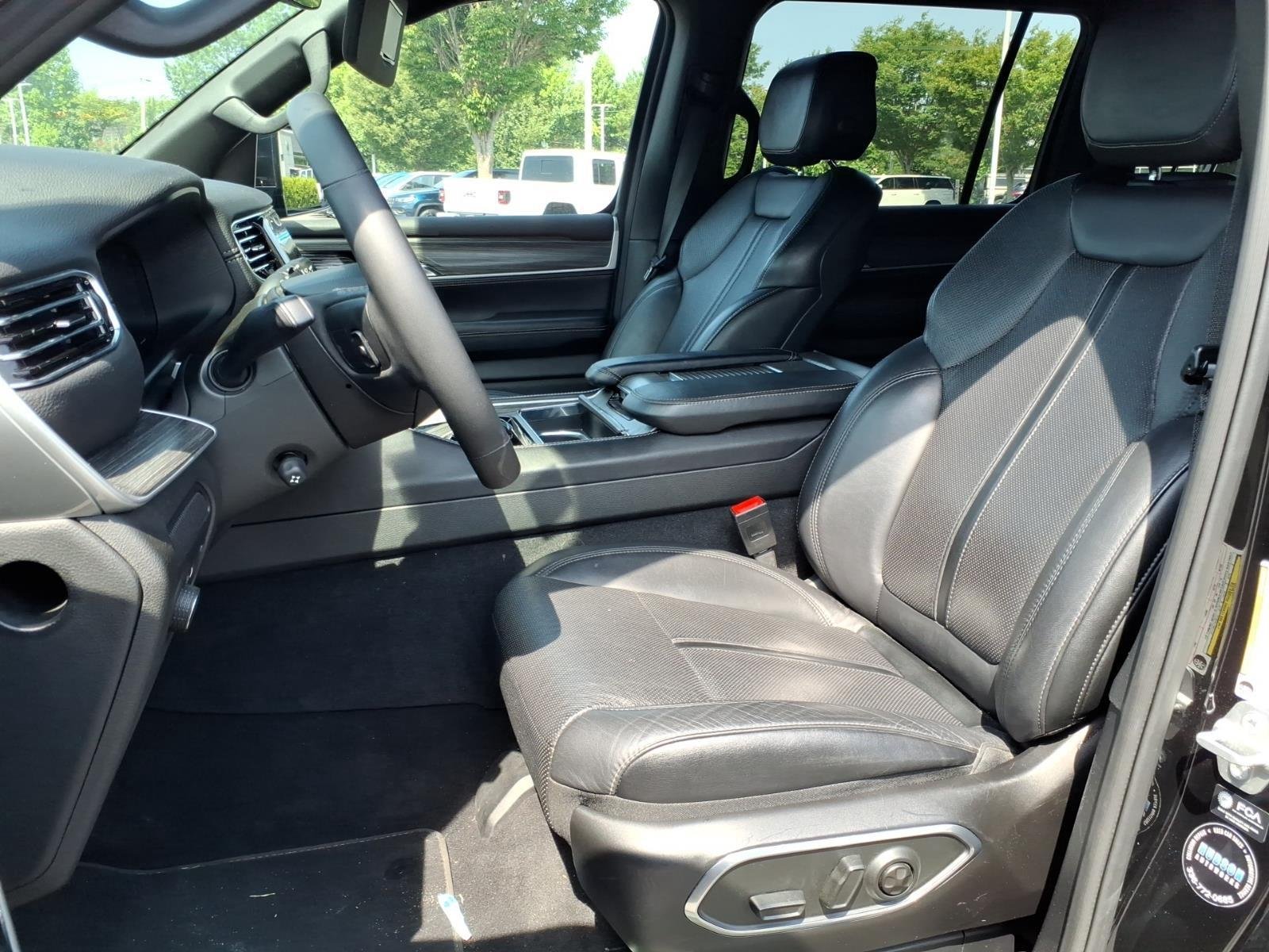 Used 2024 Diamond Black Crystal Pearlcoat Jeep Series III image 20
