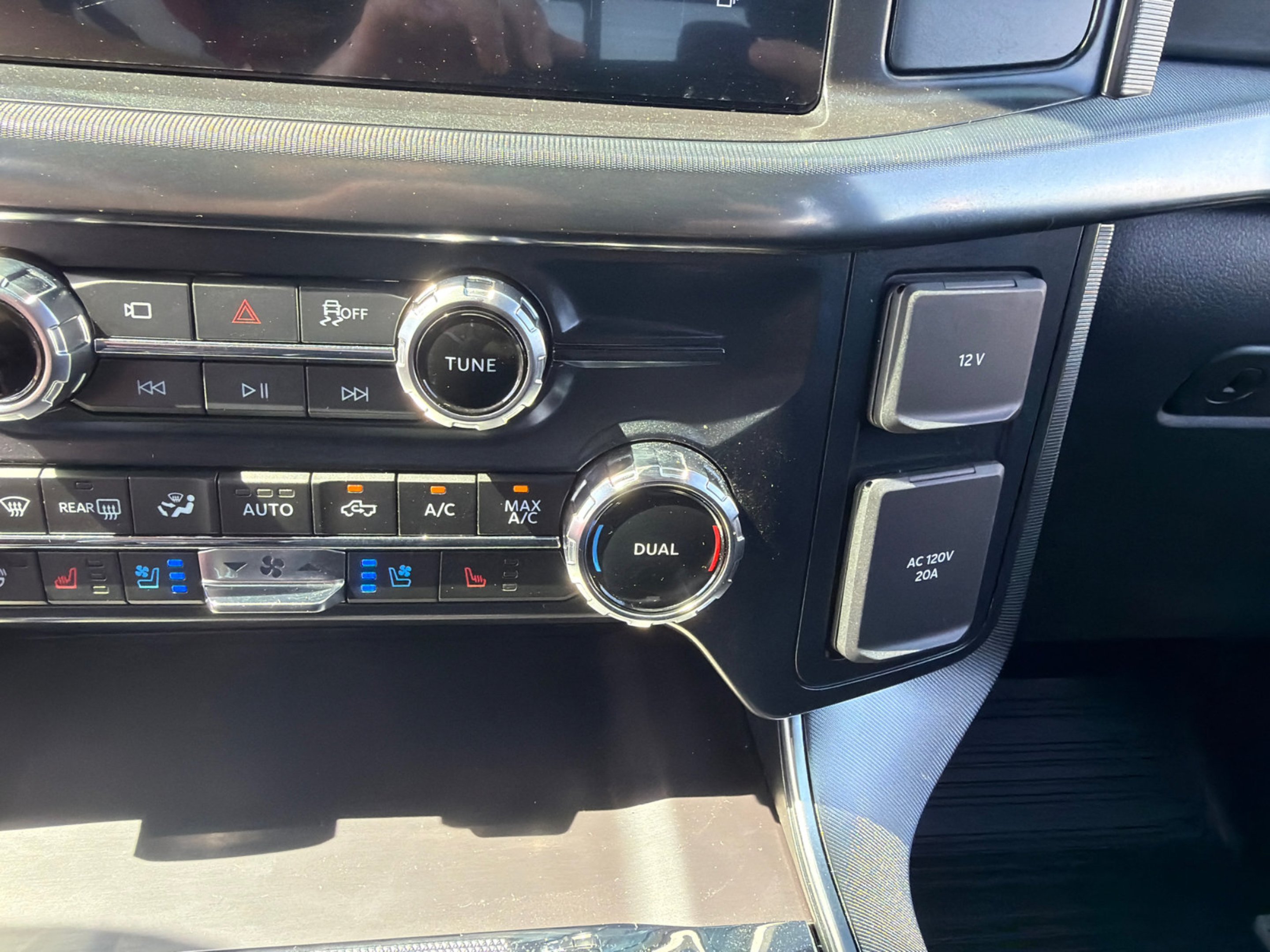 New 2026 Agate Black Metallic Ford Platinum® image 28