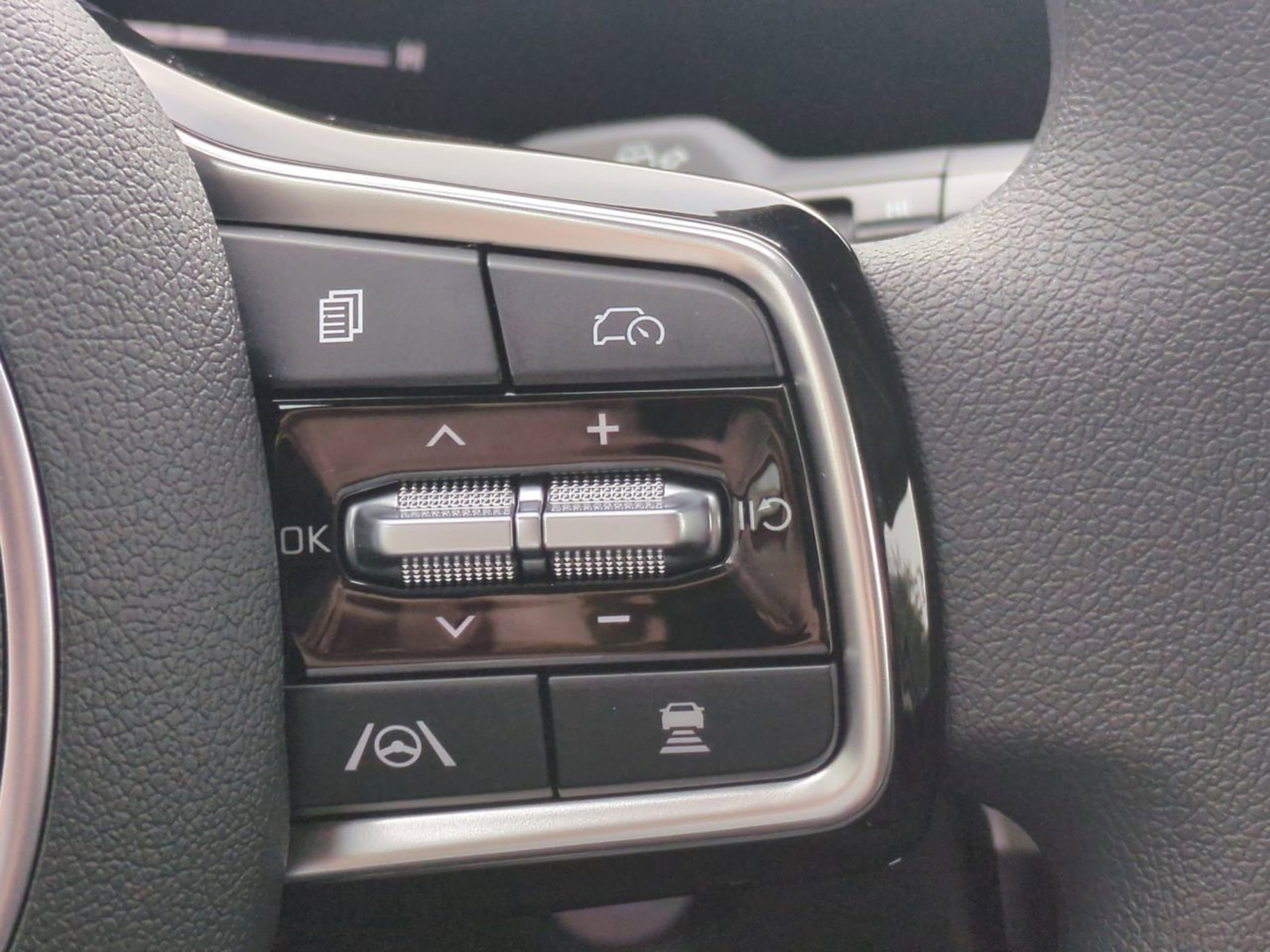 Certified Used 2025 Dawning Red Kia LX image 20