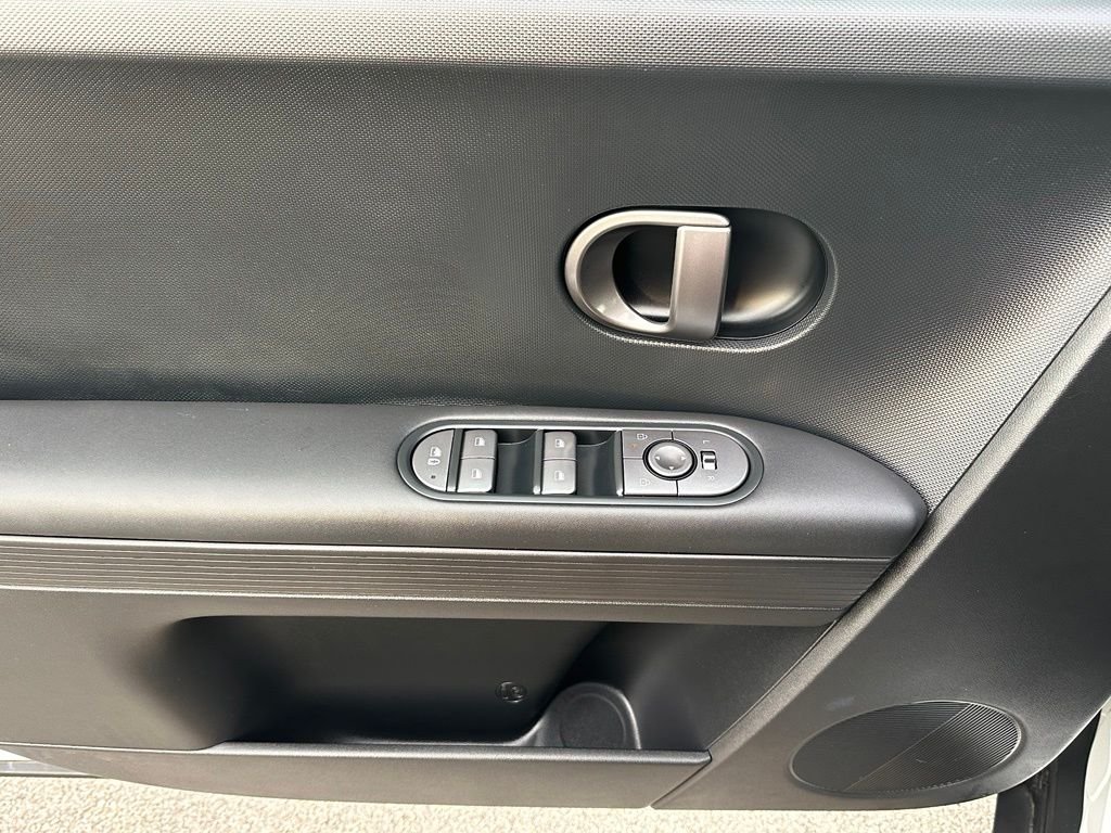2025 Hyundai IONIQ 5 SE - Photo 10