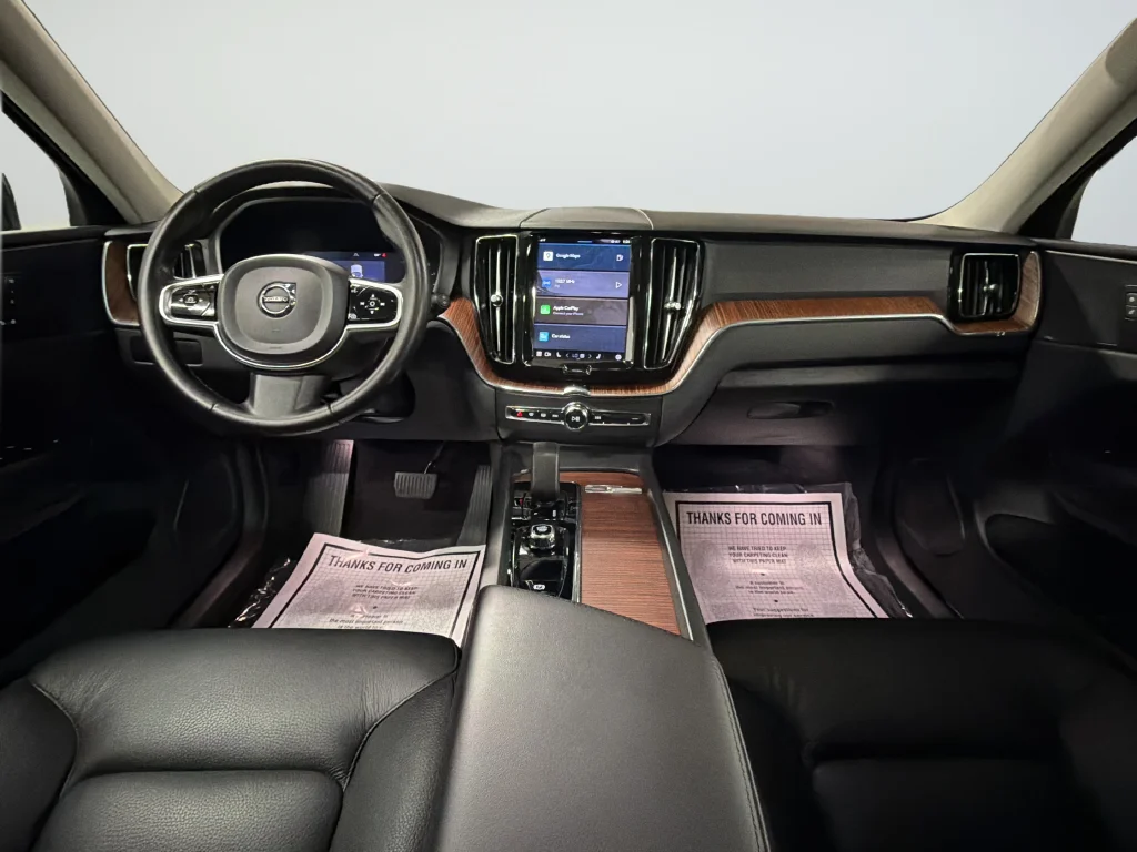 2024 Volvo XC60 Plus - Photo 9