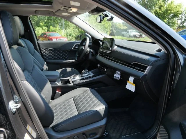 Certified Used 2025 Graphite Gray Mitsubishi SEL image 8