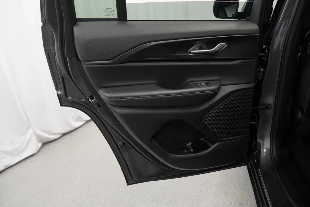 Used 2025 Gray Jeep Laredo X image 39
