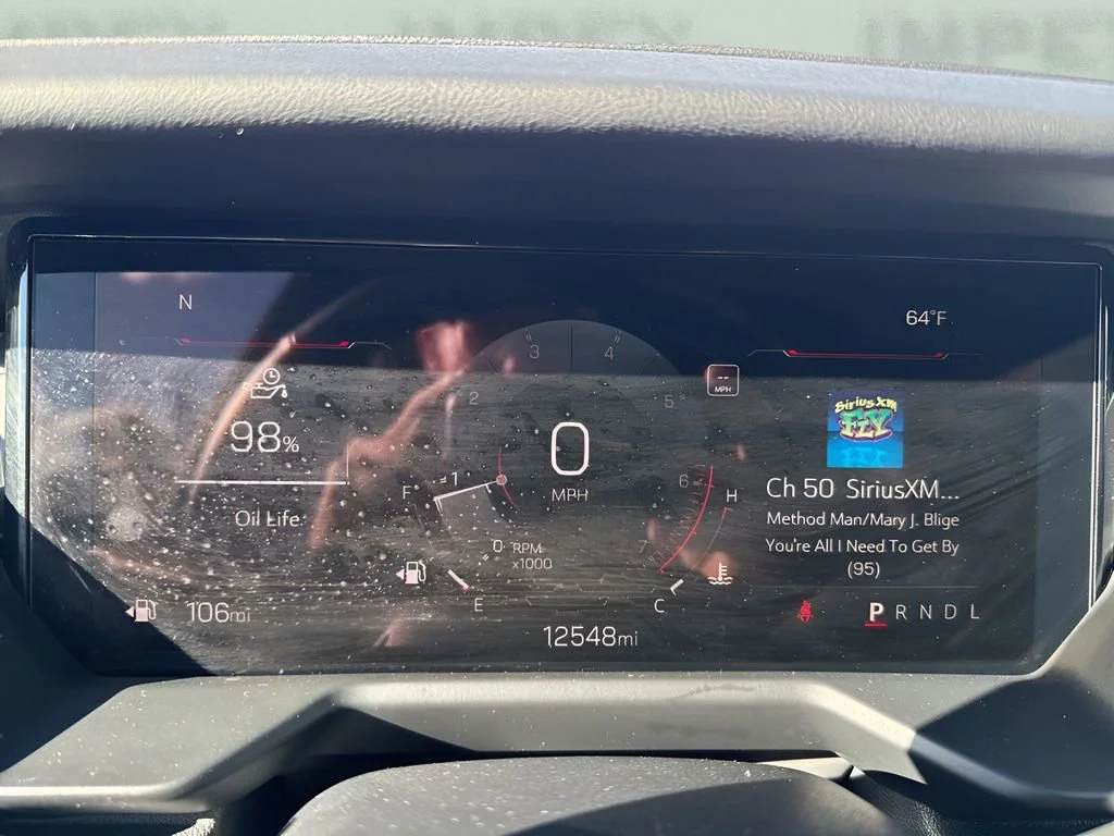 Used 2025 Summit White GMC Elevation image 26
