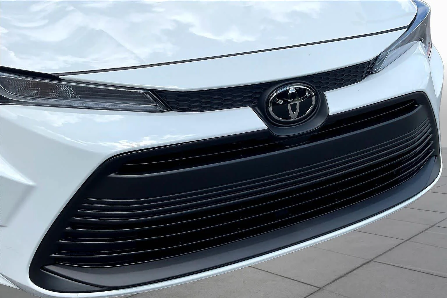 Used 2026 Ice Cap Toyota LE image 29
