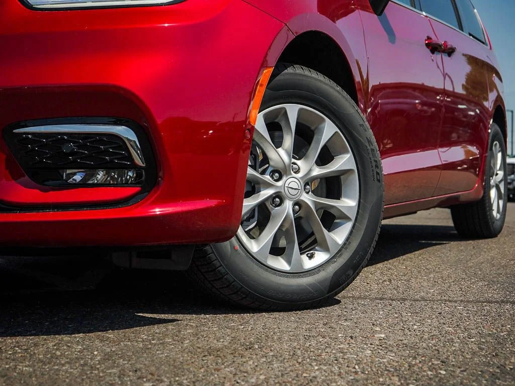 New 2026 Red Hot Pearlcoat Chrysler Select image 6