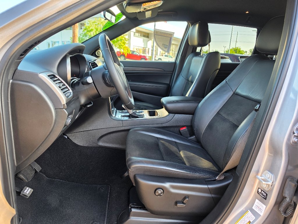 Used 2021 Billet Silver Metallic Clear Coat Jeep Laredo X image 31