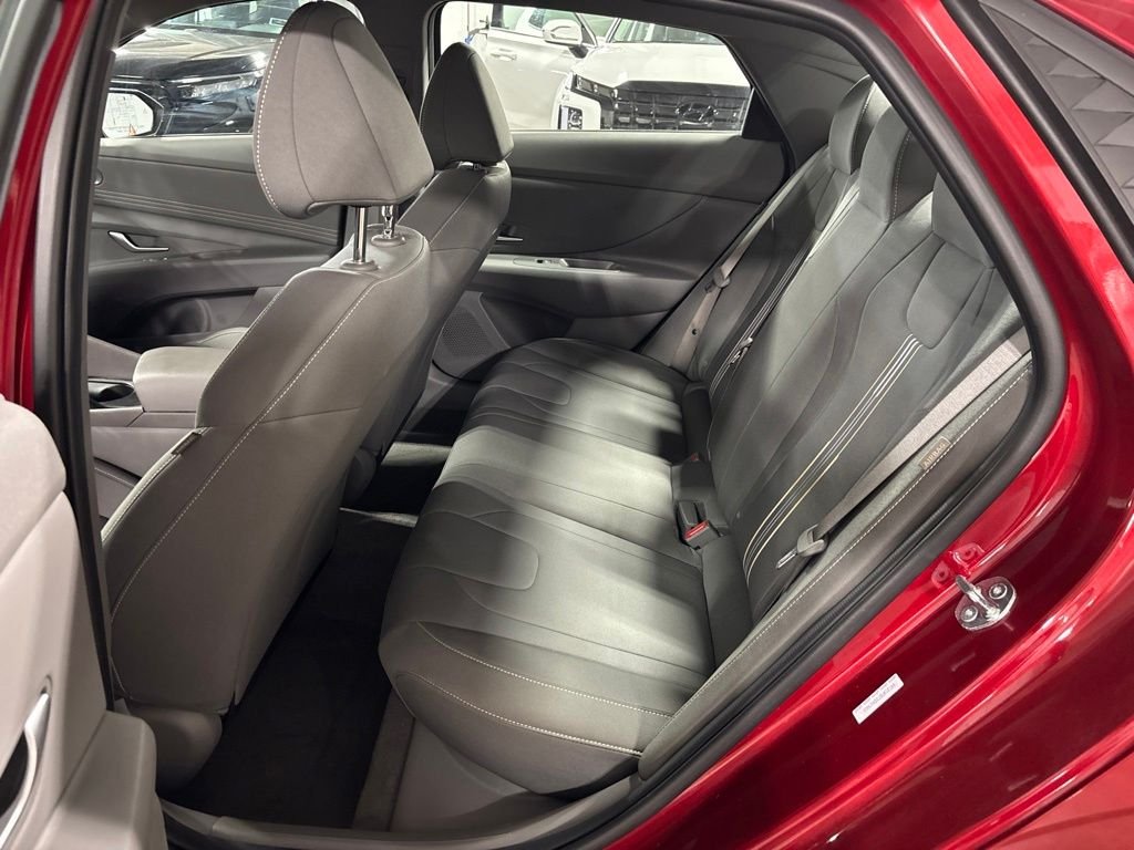 Used 2025 Red Hyundai SEL Sport image 27
