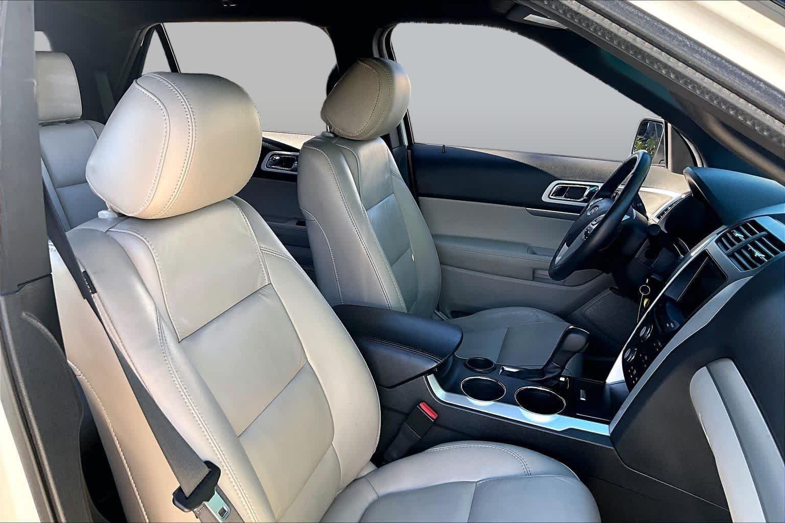 Used 2012 White Suede Ford XLT image 8