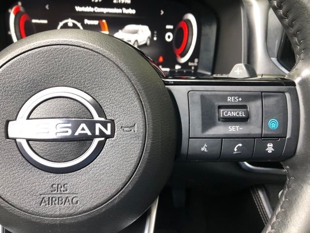 Used 2023 Champagne Silver Metallic Nissan Platinum image 28
