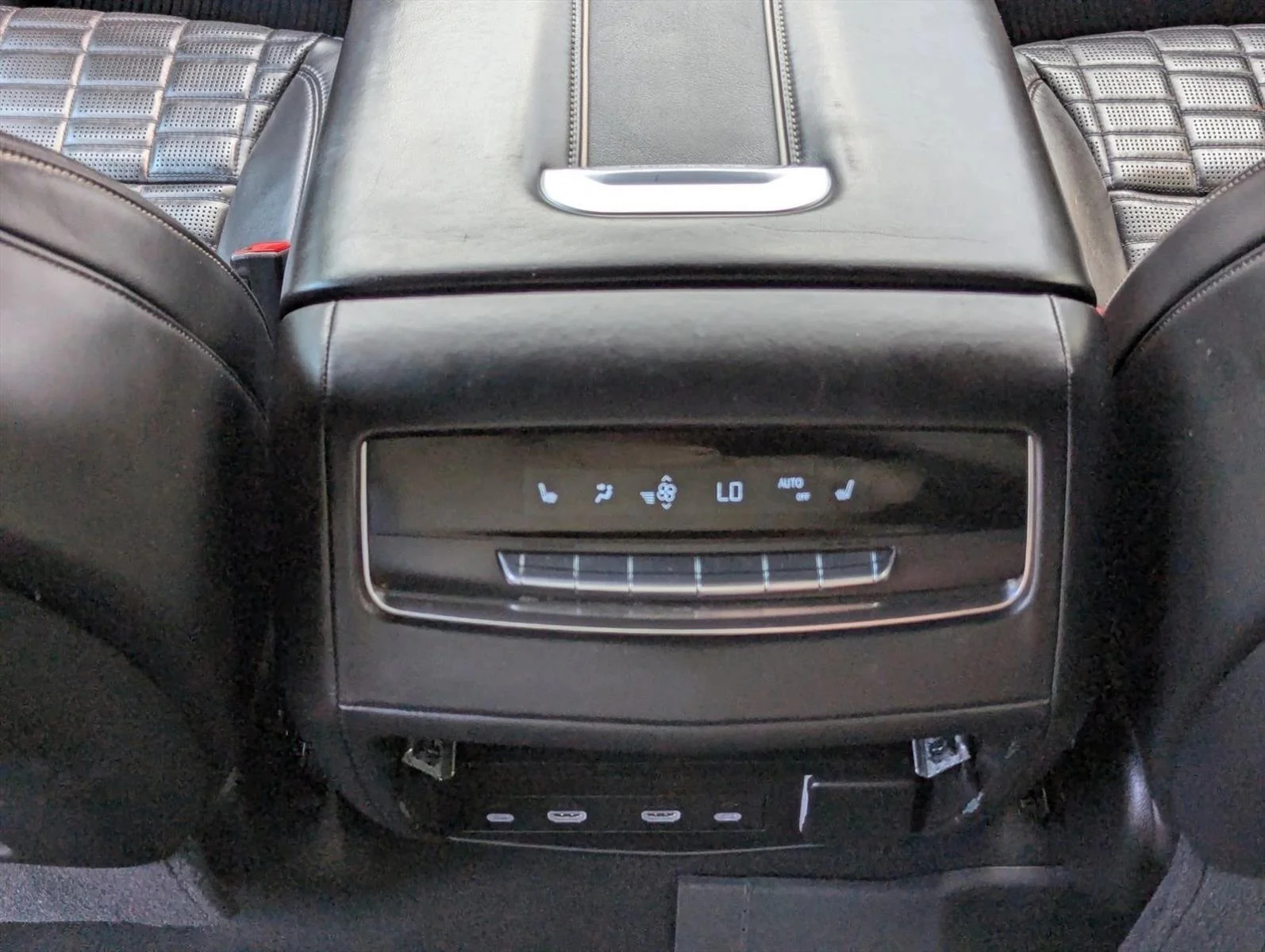 Used 2021 Crystal White Tricoat Cadillac Sport Platinum image 16