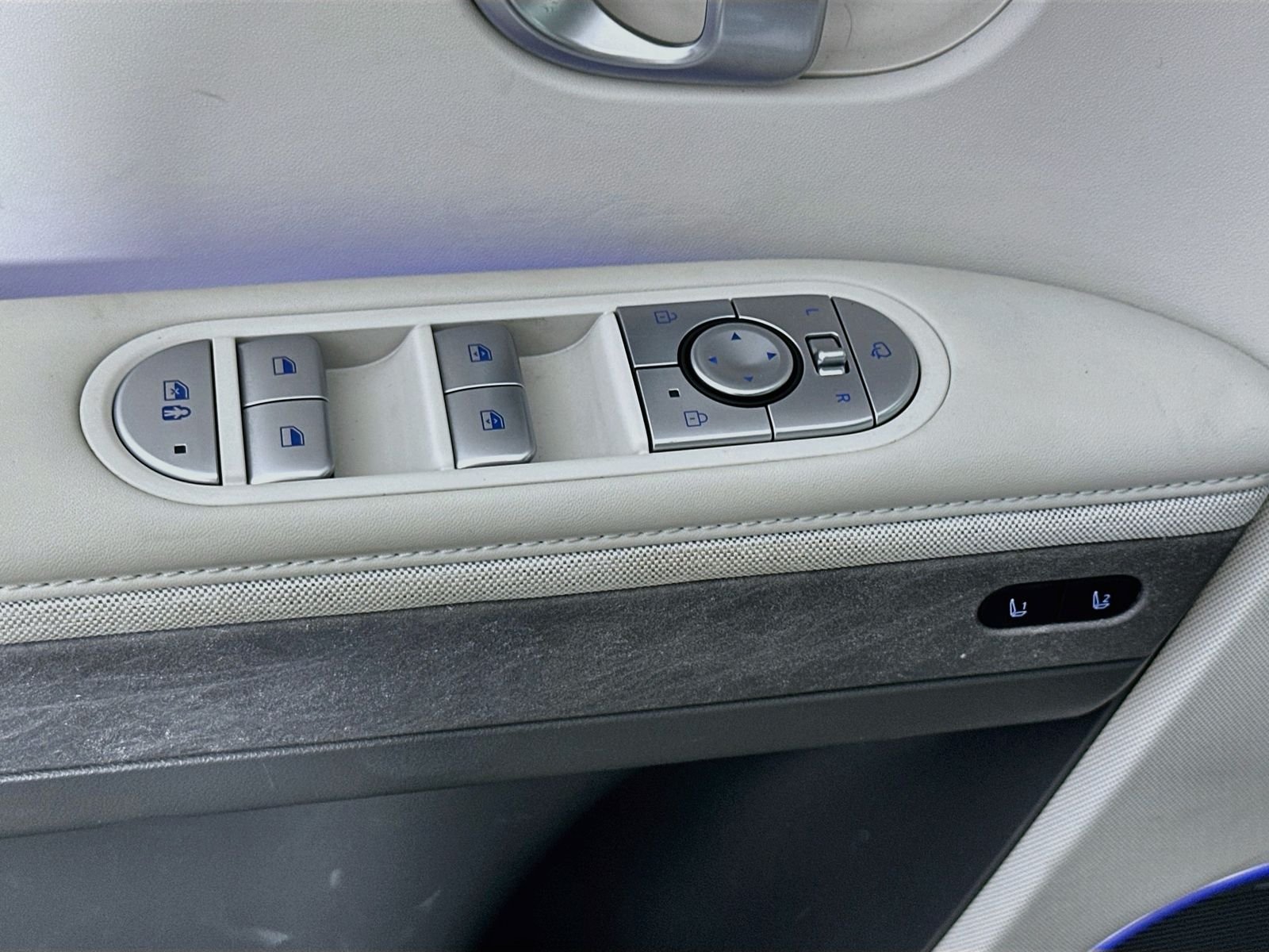 Used 2024 Abyss Black Hyundai Limited image 18