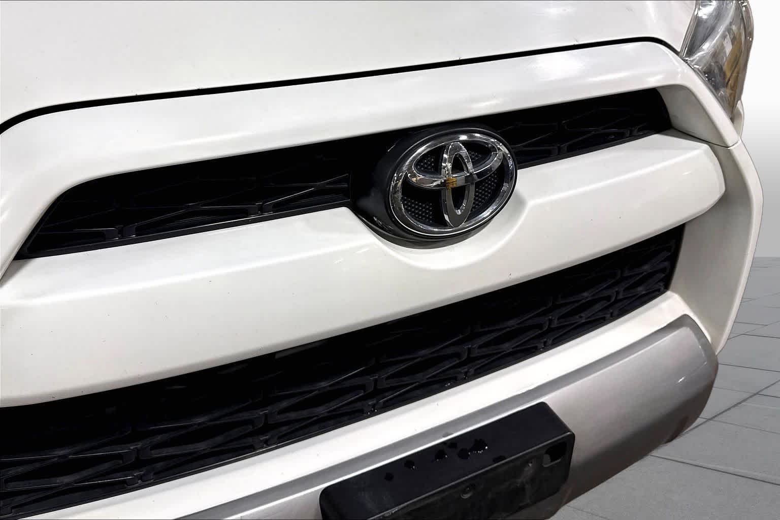 Used 2019 Super White Toyota TRD Off Road image 30