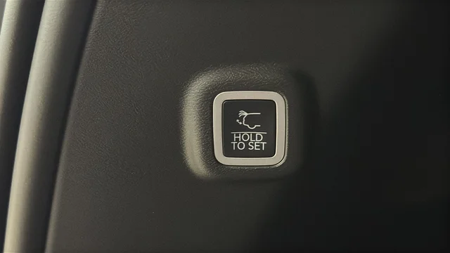 New 2026 Diamond Black Crystal Pearl-Coat Exterior Paint Jeep Limited image 16