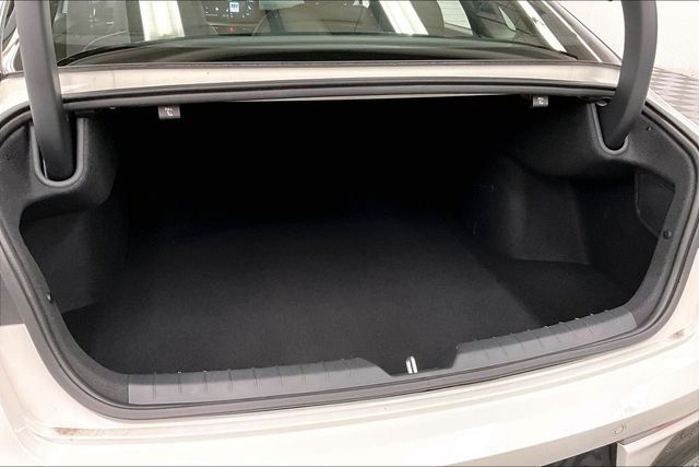 Used 2025 Snow White Pearl Kia GT-Line image 40