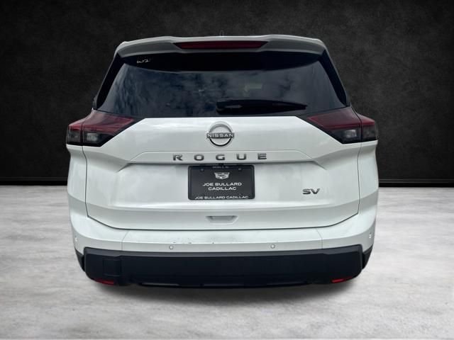 Used 2024 Everest White Pearl Nissan SV image 6