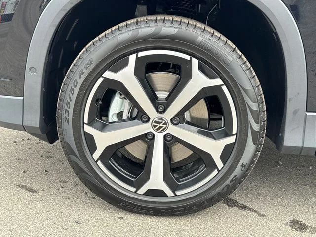 New 2026 Deep Black Pearl Volkswagen 2.0T SE image 9