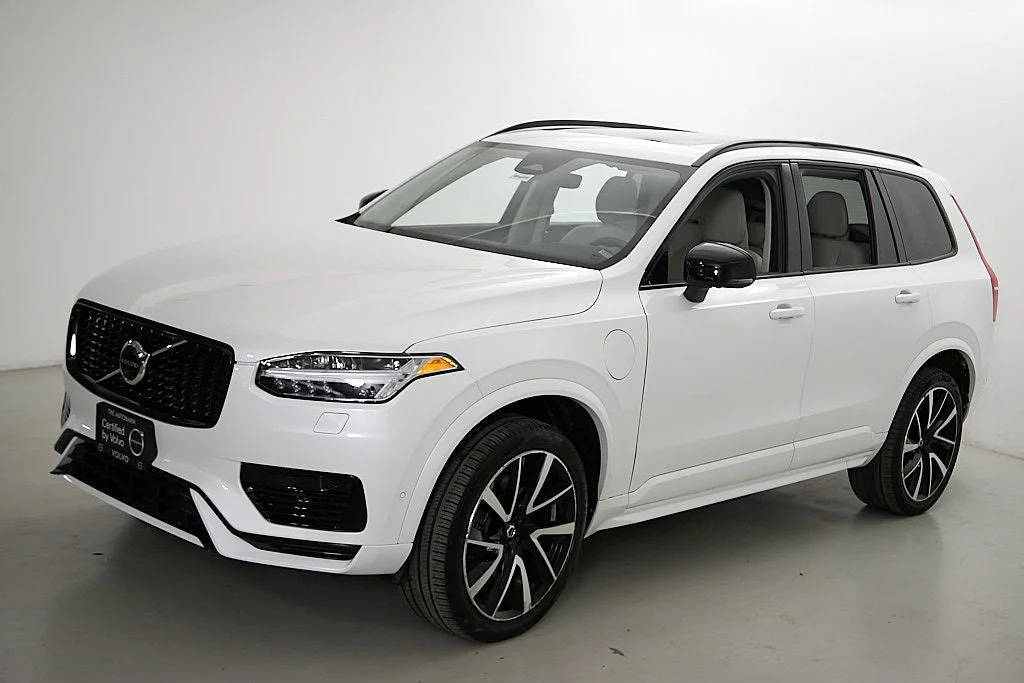 New 2023 Crystal White Volvo Plus image 6