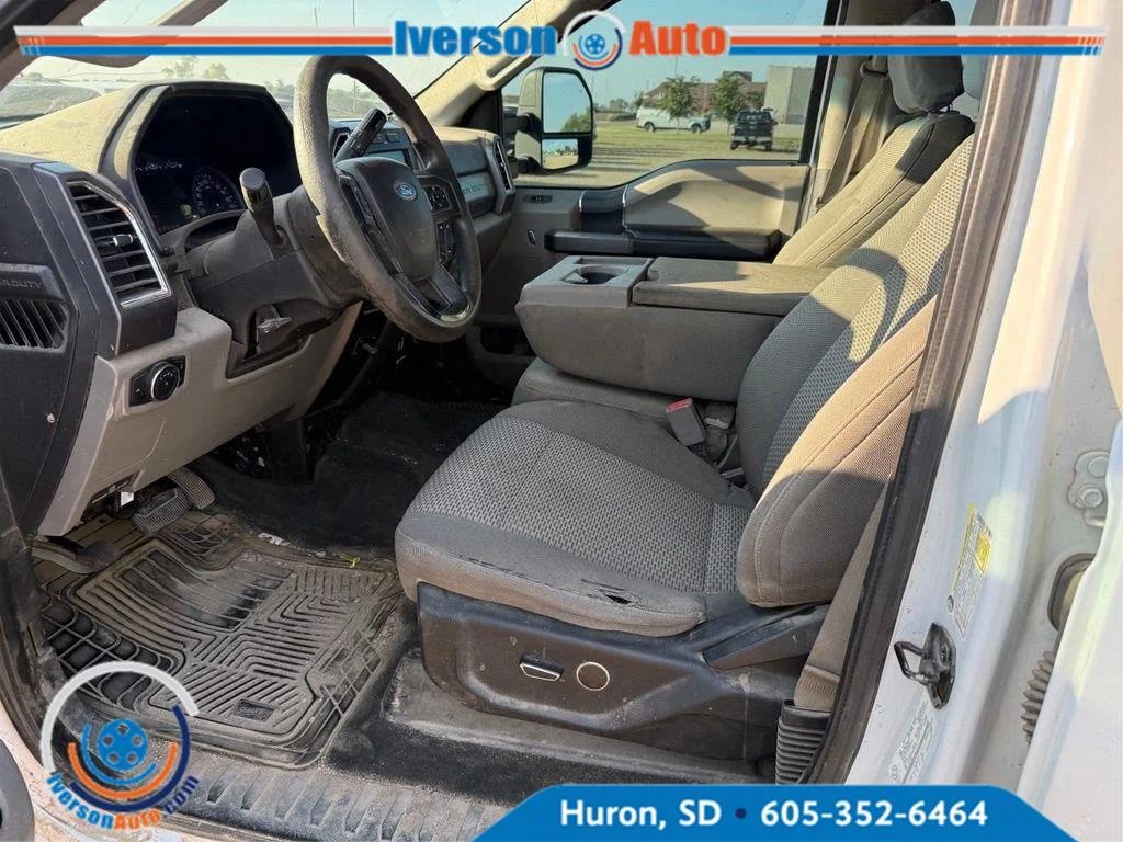 Used 2017 White Ford XLT image 5
