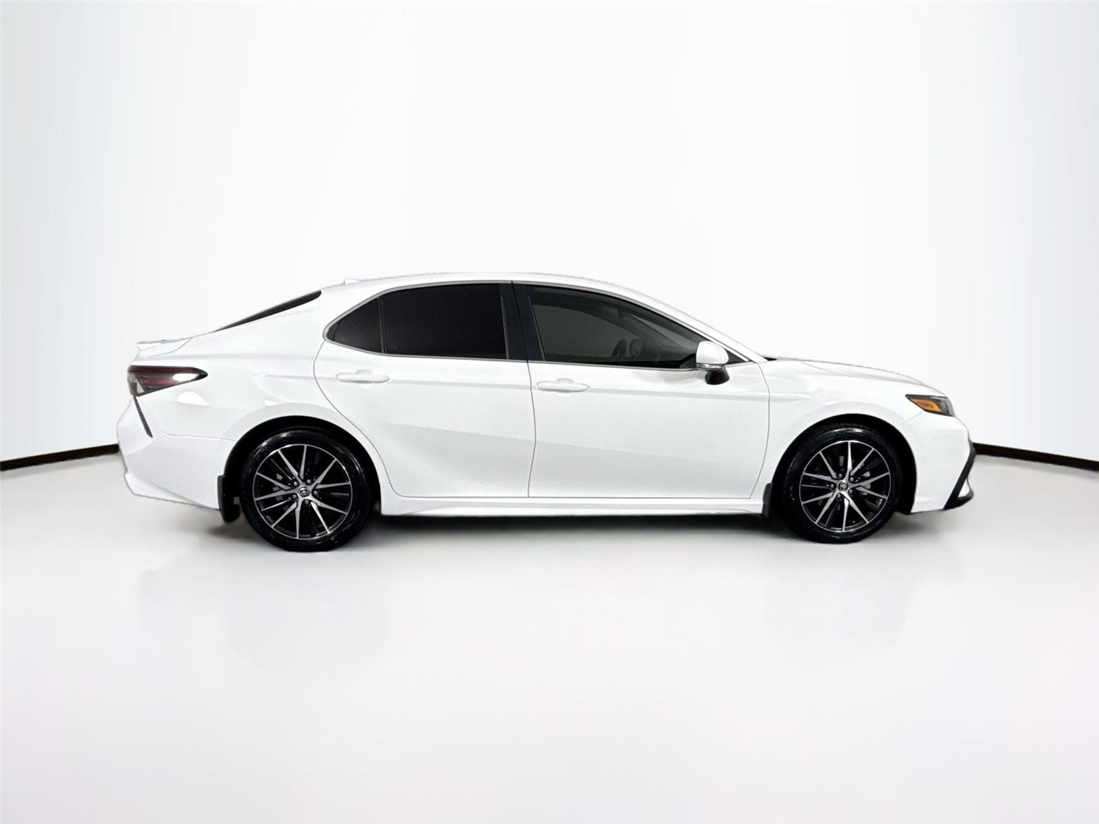 Used 2024 Ice Cap Toyota SE image 9