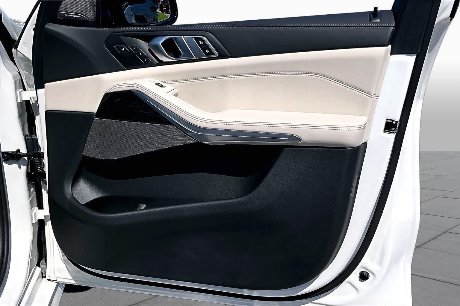 Used 2026 Alpine White BMW xDrive40i image 21