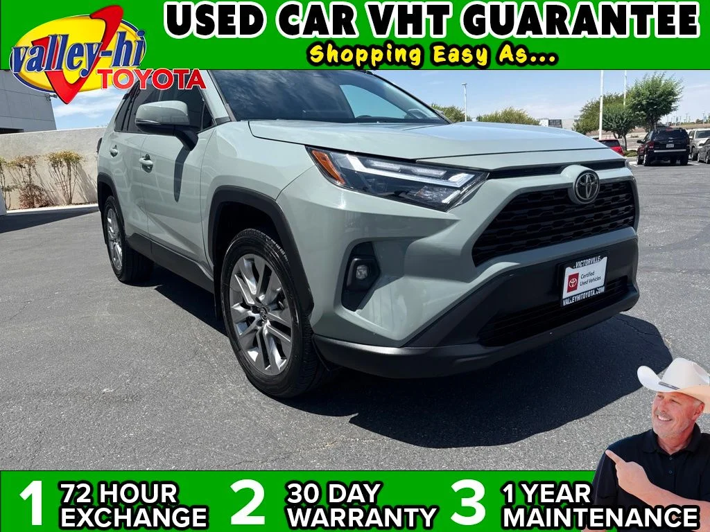 Used 2023  Toyota XLE Premium image 1