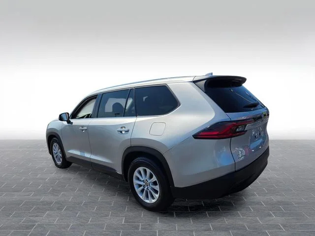 Used 2025 Silver Toyota XLE image 5