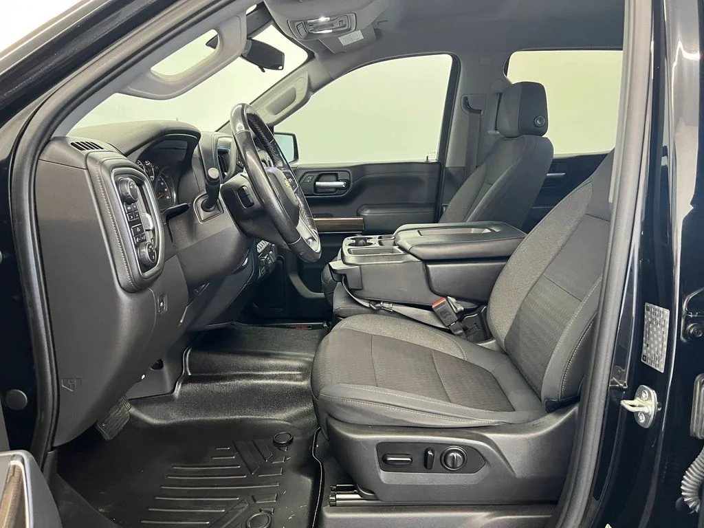 Used 2019 Black Chevrolet LT image 4