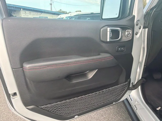 Used 2022 Silver Zynith Clearcoat Jeep Rubicon image 16